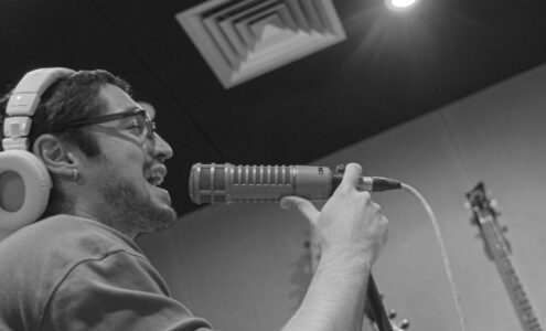 Gabriel Leone lança primeiro álbum da carreira com participação de Ney Matogrosso