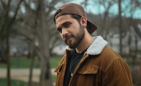 Focado na carreira internacional, Gustavo Mioto passa temporada em Nashville compondo novo álbum