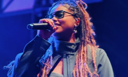 Melly se apresenta no SXSW 2026 em show que celebra a obra de Djavan