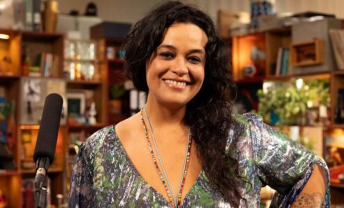 Tiny Desk Brasil celebra brilhantismo autoral feminino com Tulipa Ruiz